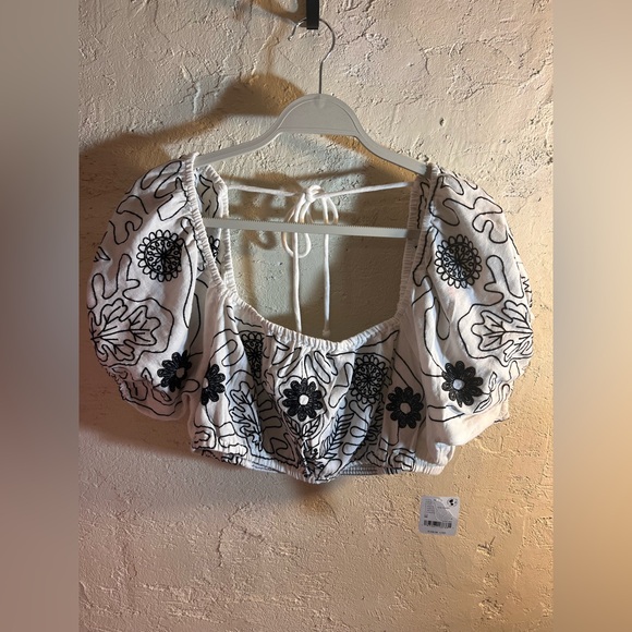 Free People BlackWhite Puff Sleeve Crop Blouse summer beach crop embroidered